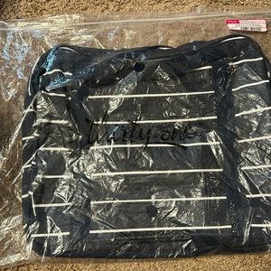 Away for the Weekender Thirty-One NIP